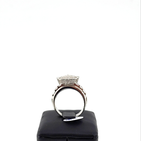 Sterling Silver 925 Heart Ring with Cubic Zirconia Stones - Picture 5 of 15